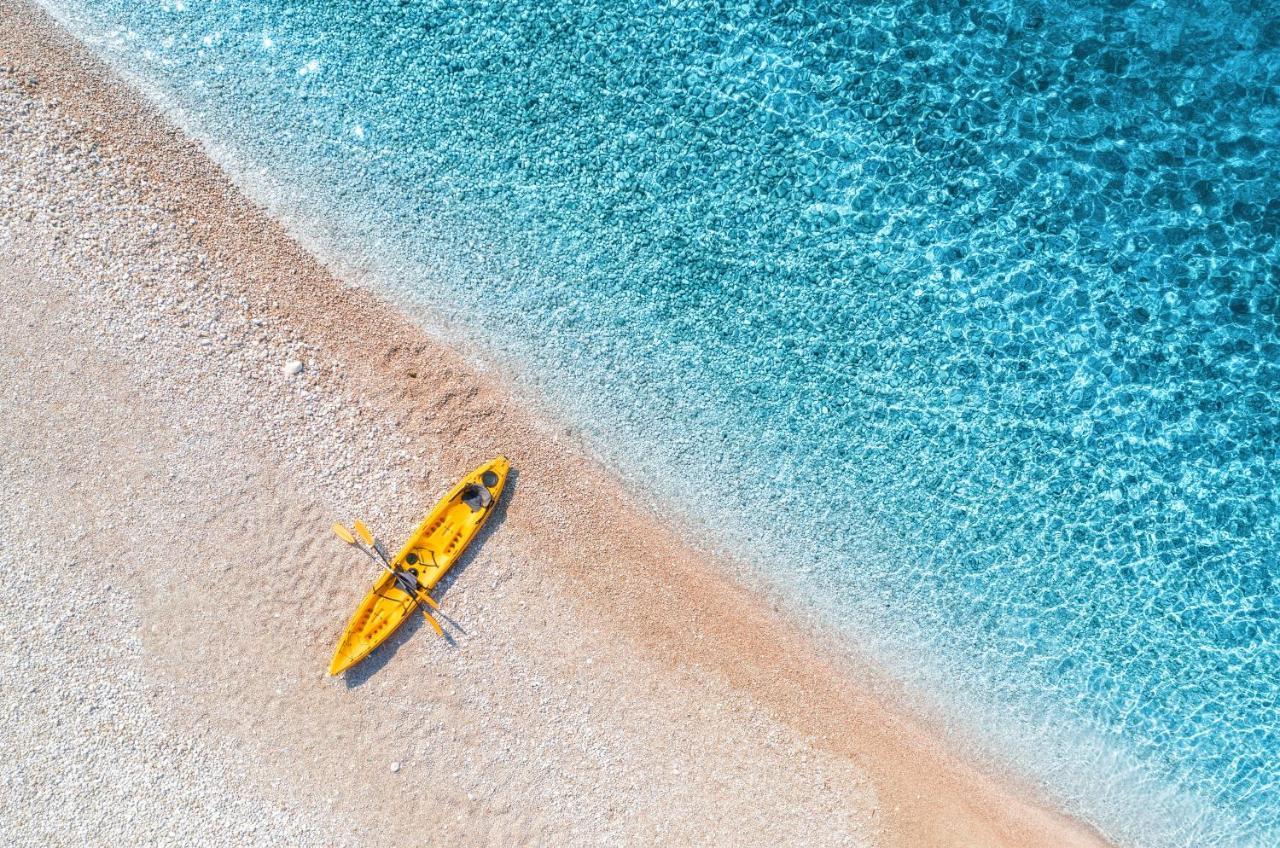 Апартаменты Galapagus Privat Beach & Boat Dock Метайна Экстерьер фото